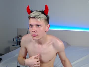 Live cam for oliver_peace
