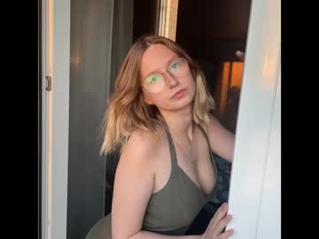 Live cam for earleneaxley