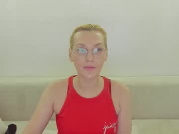 Thumbnail of oeigesmik - girl live cam