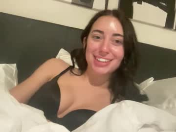 Thumbnail of kristinajuarez - 女孩 live cam