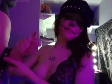 Live cam for clussyclown