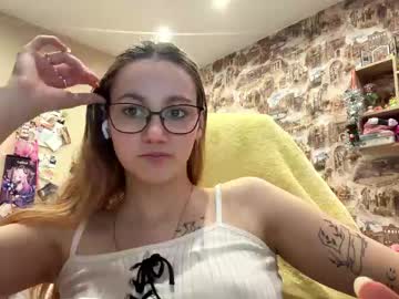 Thumbnail of winifredfeuerstein - girl live cam
