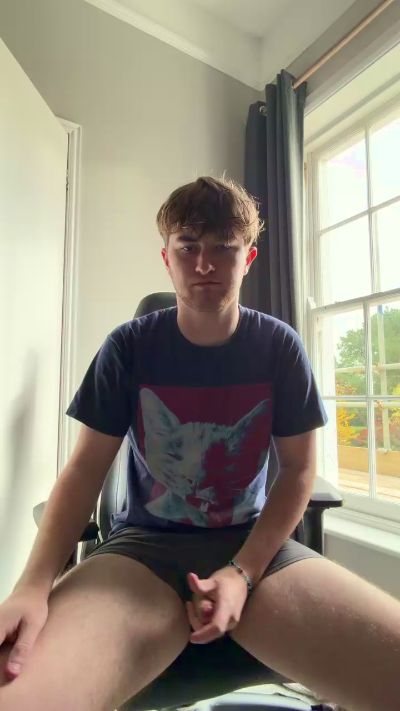 Thumbnail of Oliverbighehe - CAM4 live cam