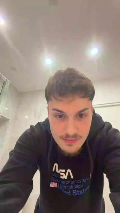 Thumbnail of Hank_04 - CAM4 live cam