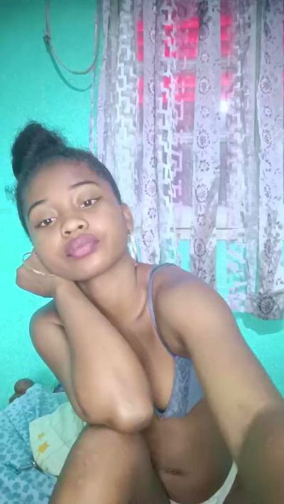 Thumbnail of charlne_fun - CAM4 live cam