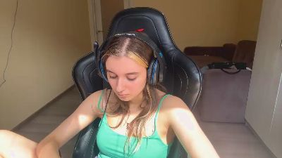 Thumbnail of MeaganYorton - CAM4 live cam