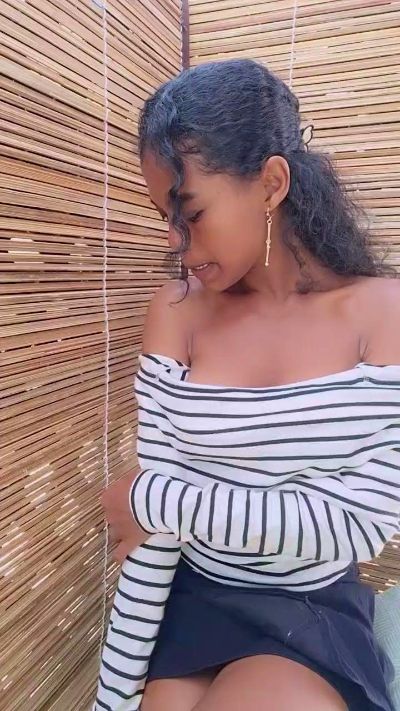 CAM4 female cam SissiFrenchy