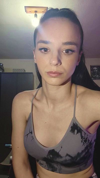 Thumbnail of zenia18 - CAM4 live cam