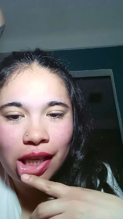 CAM4 female cam YaniiEze2025