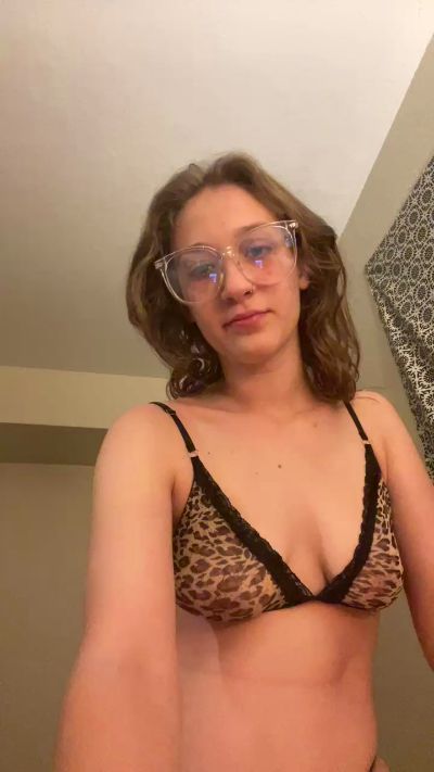 CAM4 female cam Ellamarie