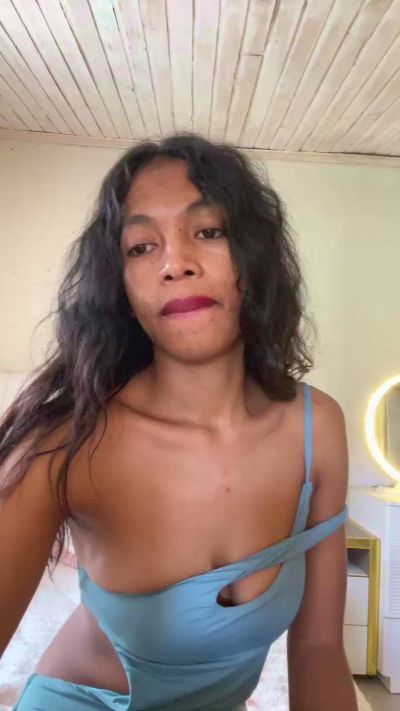 Thumbnail of MissEllede19 - CAM4 live cam