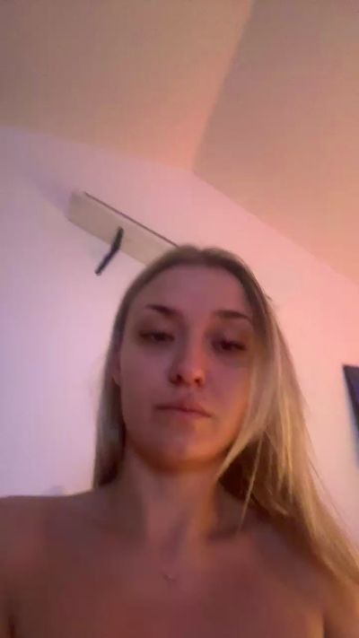 CAM4 female cam The2dollys