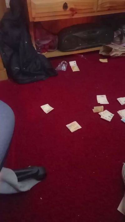 CAM4 female cam Larawinter