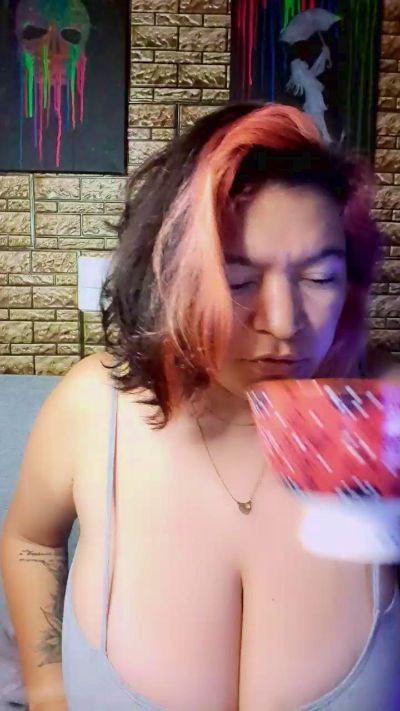 CAM4 female cam CrazyMom69