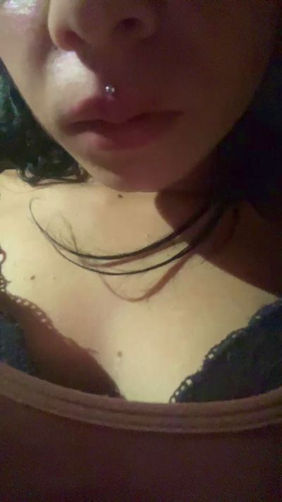 Thumbnail of emilia67 - CAM4 live cam