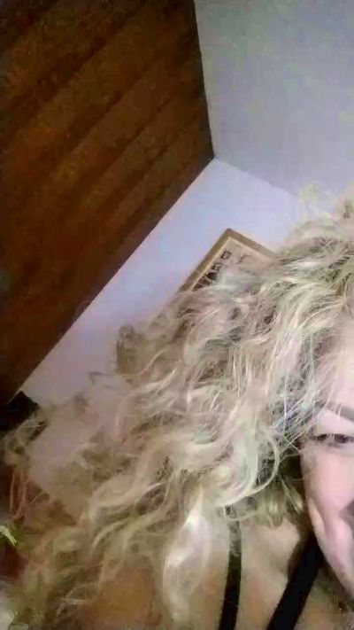 CAM4 female cam EllaSola69