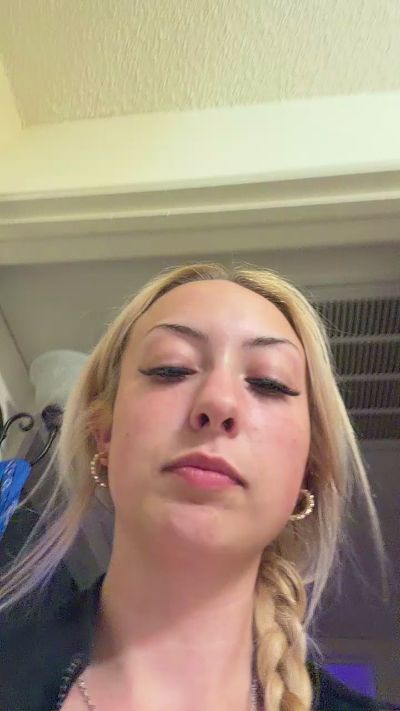 Thumbnail of raelynnbby - CAM4 live cam