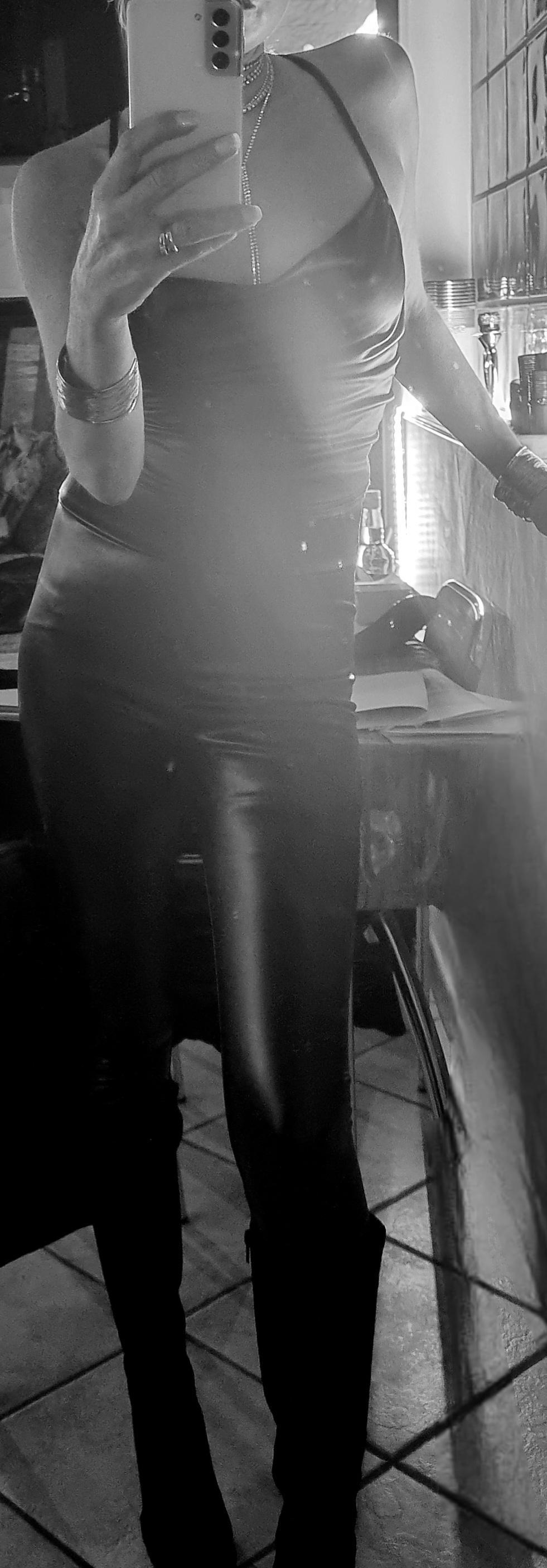 CAM4 female cam Contessa1