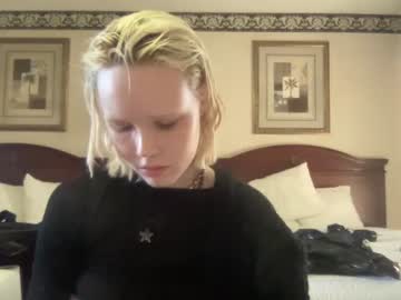 Live cam for roxyviolet