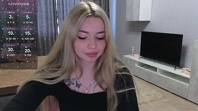 Stripchat cam girl MayMaass