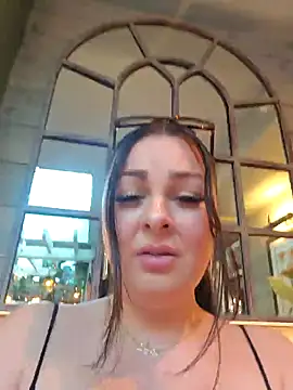 Stripchat cam girl UK_bella