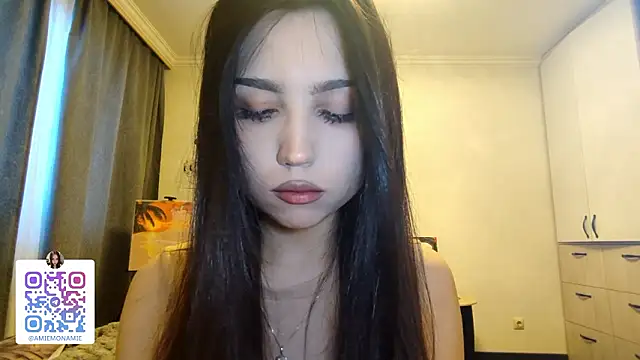 Stripchat cam girl Qwami_Amie