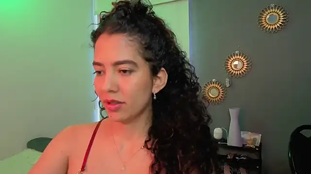 Stripchat cam girl Maithe_Perroni