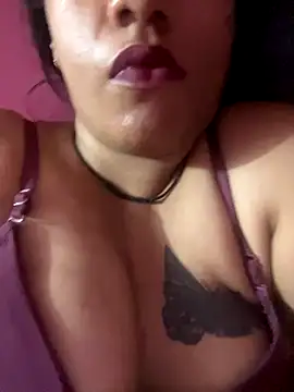 Stripchat cam girl Kiran-Tyagi