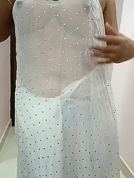 Stripchat cam girl Anuu___Reddyy