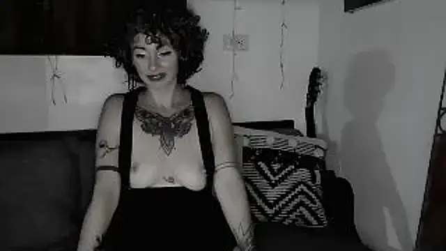 Stripchat cam girl trixxxy_rose