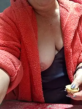 Stripchat cam girl NikaLove49011