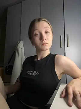 Stripchat cam girl SilverxKitty