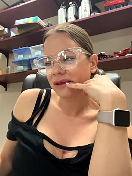 Stripchat cam girl ToniRoom