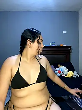 Stripchat cam girl Karolineswettt