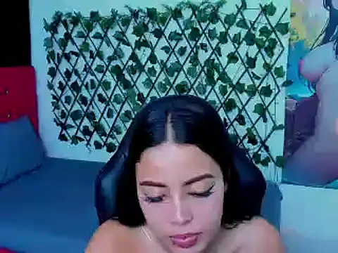Stripchat cam girl AlaiaAlvarez