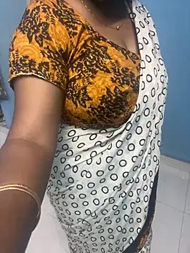 Stripchat cam girl selvi_selvi