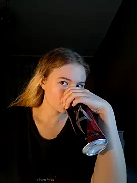 Stripchat cam girl Kitty-Rain