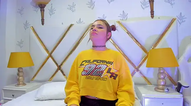 Stripchat cam girl Rouxx-Violeet