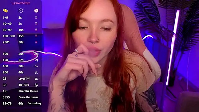 Stripchat cam girl Maya_Light