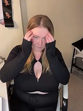 Stripchat cam girl BigTianna