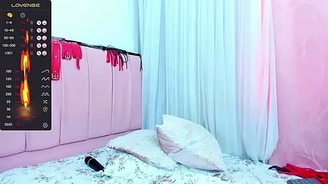 Stripchat cam girl emily_hiltonn