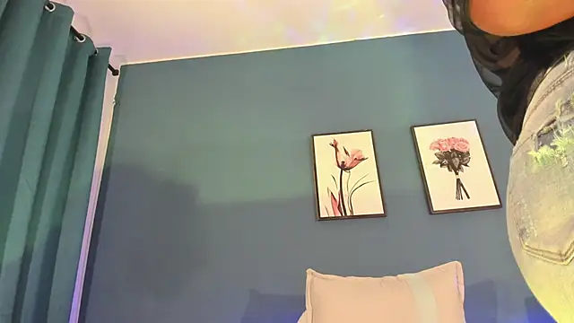 Stripchat cam girl CristalEbonyy