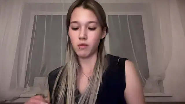 Stripchat cam girl lilXdomii