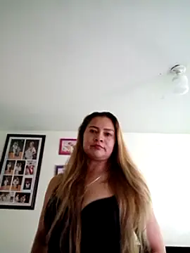 Stripchat cam girl NaomiPadron