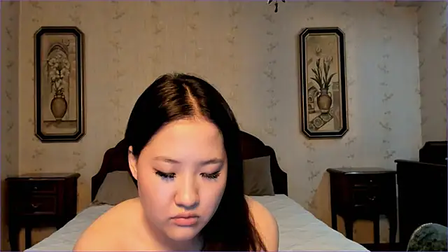 Stripchat cam girl sharlin_b