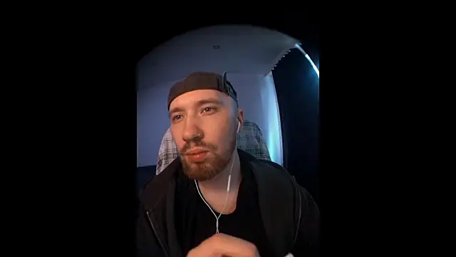 Stripchat cam girl ioimoly