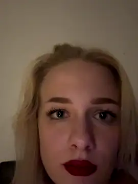 Stripchat cam girl DaryaDoll