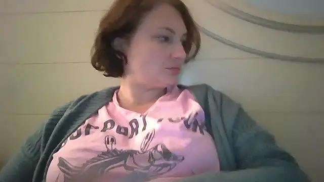 Stripchat cam girl MilfyMrsRobinson