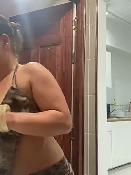 Stripchat cam girl MillieMaee