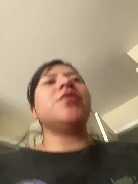 Stripchat cam girl latinamommy__